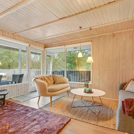 3 Bedroom Cozy In Prázdninový dům *